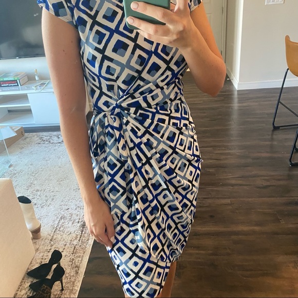 Maggy London Petites wrap dress. Size 2P. - Picture 3 of 6